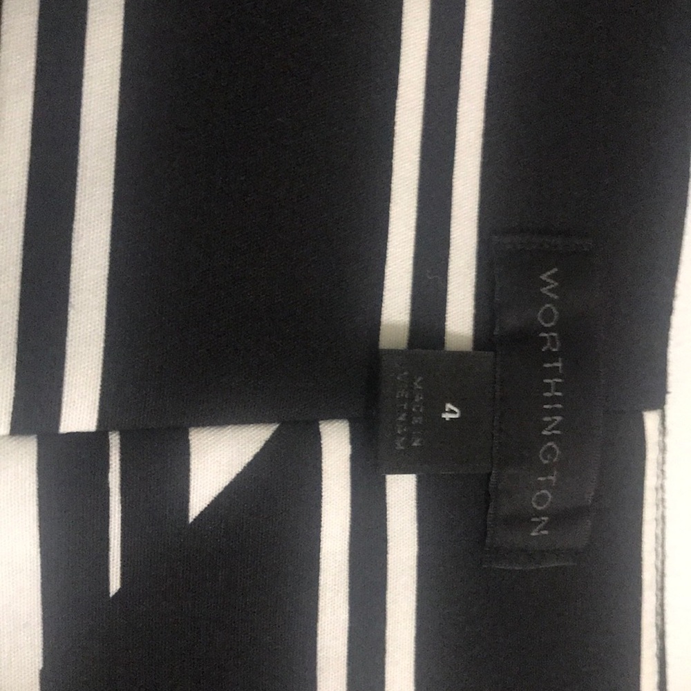 Worthington sleeveless black/white v-neck dress. - Picture 5 of 7